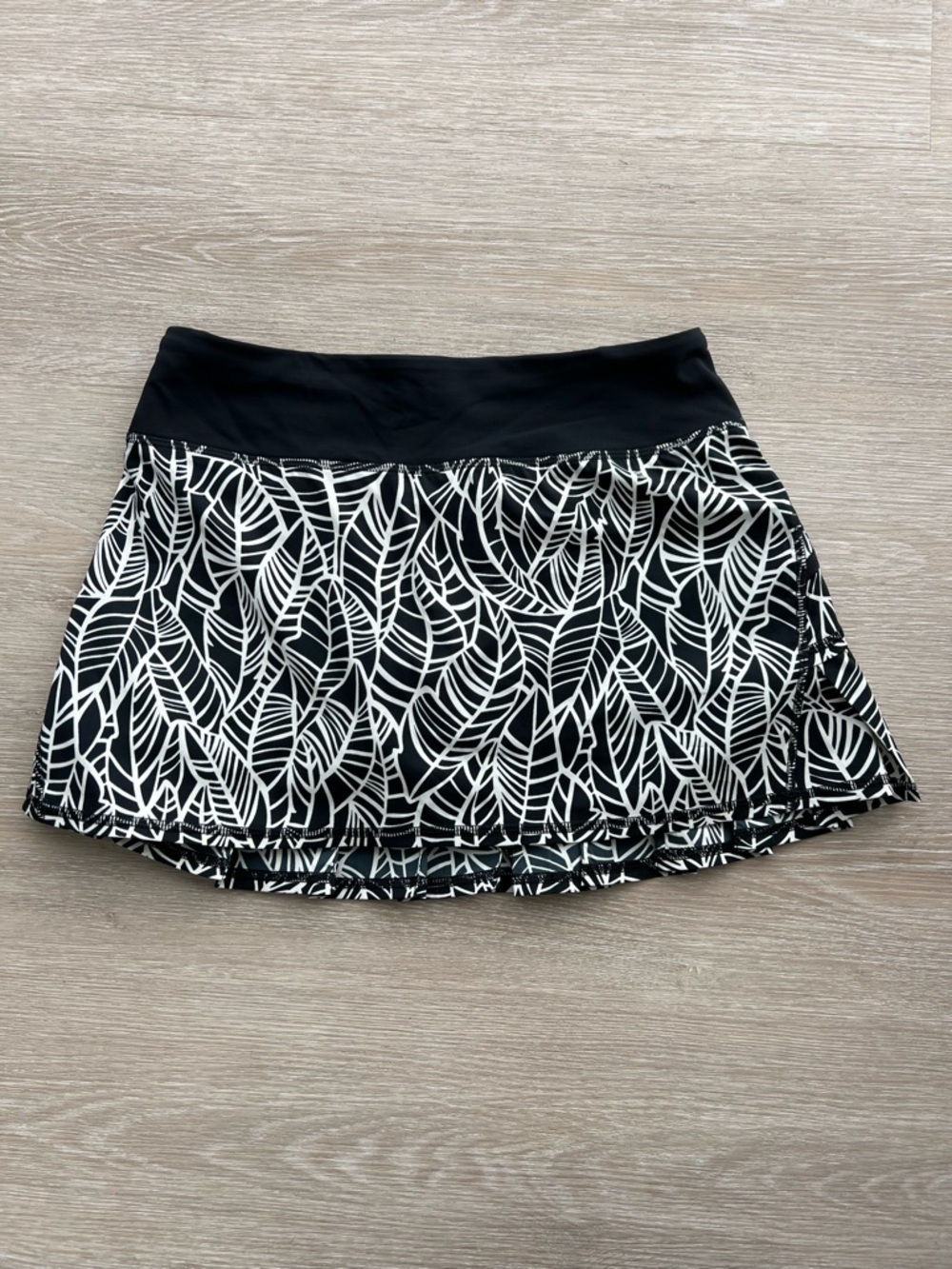 Vintage Y2K Lululemon Leaf-print Geometric Skirt Women’s Size 4
